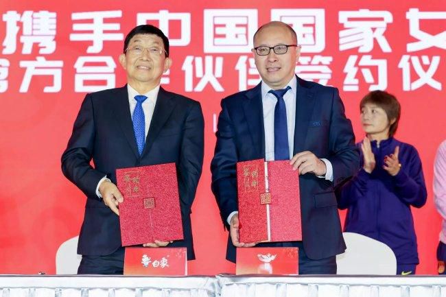 影片的大部分场景在蒙大拿的印第安保留地克劳拍摄，我发现了一条景色秀丽的溪流，还发明了一种别出心裁的消遣方式，那就是坐在汽车的内胎上面顺着河流漂到下游。